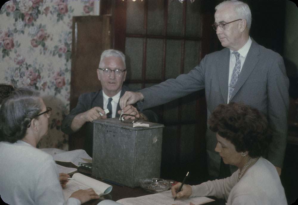 A man voting in Ottawa, 1962. Source: Library and Archives Canada, Mikan 4316670.